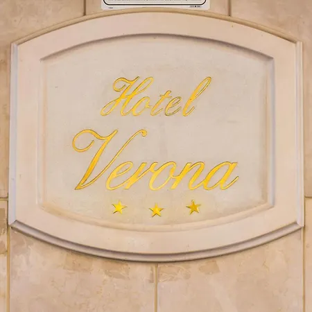 Verona 3* רומא