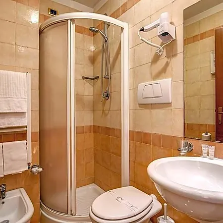 Verona 3* רומא